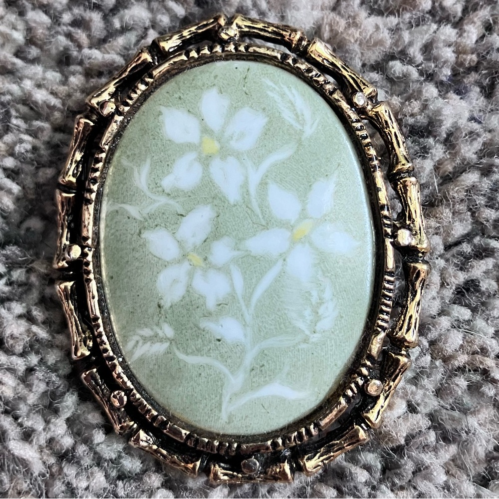 Vintage brooch pin
